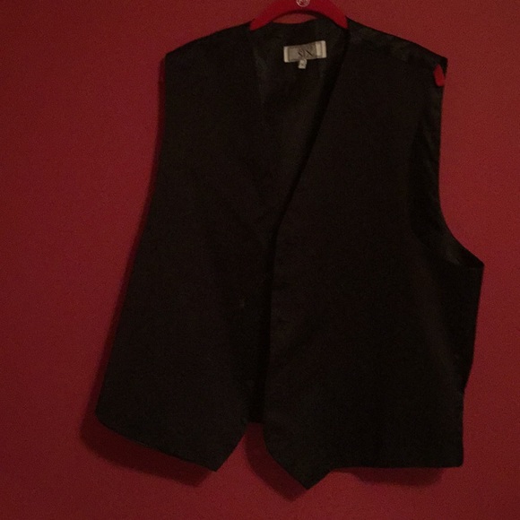 After six black vest - Picture 1 of 1